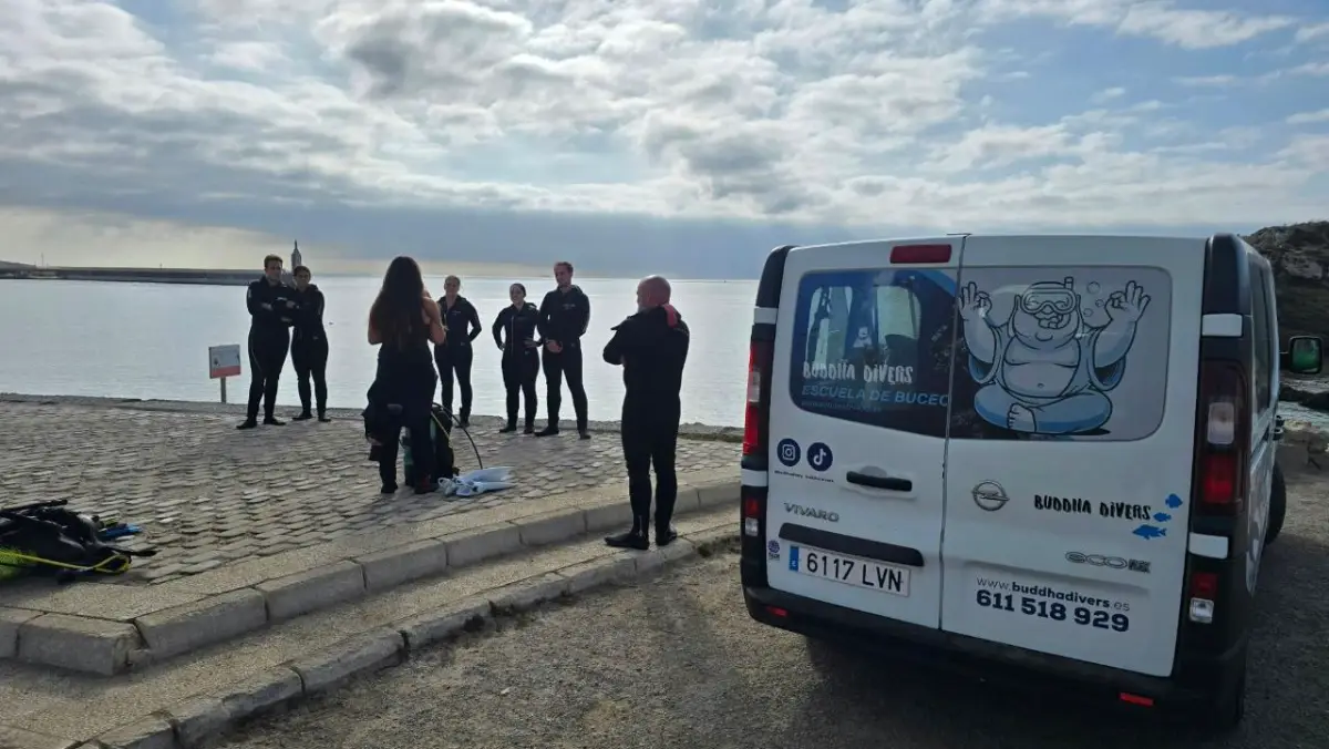 Pre-dive briefing by the Buddha Divers van