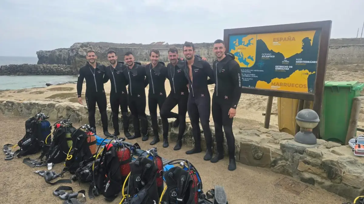 A group of Buddha Divers divers in Tarifa