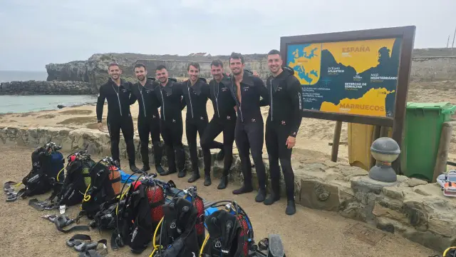 Grupo de buceadores de Buddha Divers en Tarifa
